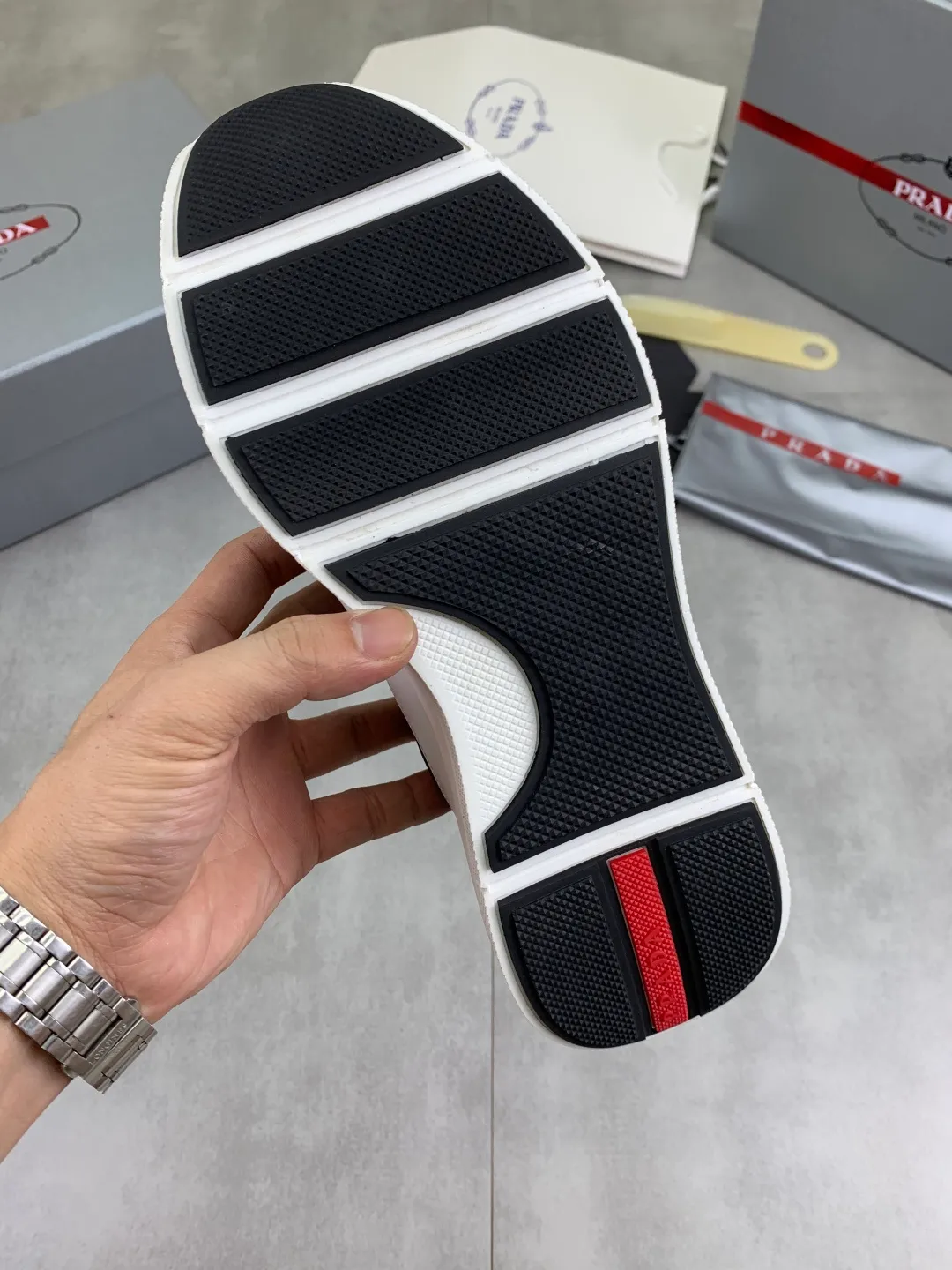 Men's men's shoes💰P580💰【New model】Top quality, new popular models on the official website, which will never go out of style for a century,🆘 The trendy brand (Prada) mainly promotes popular models, avant-garde and versatile fashionable men's shoes, private version molding, cowhide surface splicing 1:1 oil edge processing... fashionable and simple, original imported cowhide interior cowhide feet; the atmosphere and personality are more fashionable, eye-catching and pursuing class. It will subvert old ideas and be a must-have for fashionistas who want to spend time with you! Must keep it! High-end comfort, high-end quality workmanship. Size: 38-44 Various colors available. full package
